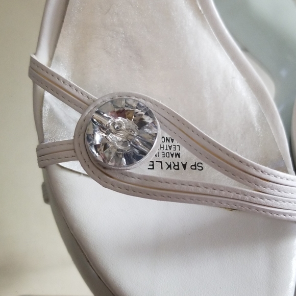 Carlos Santana White Sparkle Heel - Picture 2 of 6